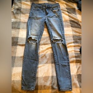 Distressed skinny jeans